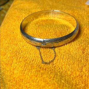 Elegant Silver Bracelet with Chain Detail